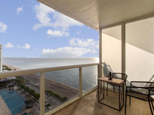 Apartment for rent  Unit #1712 - photo 6152090