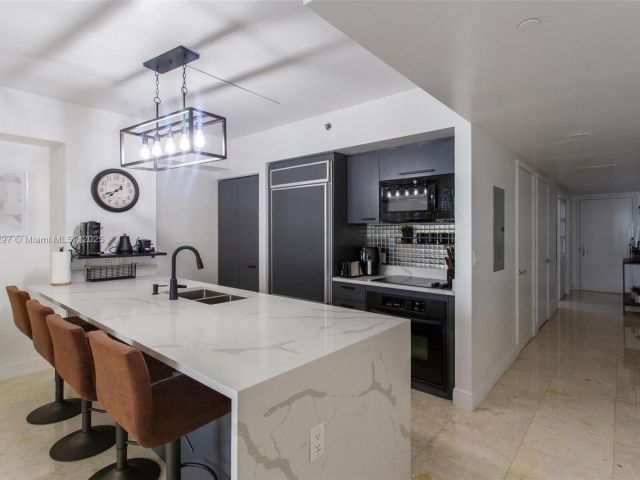 Apartment for rent  Unit #1712 - photo 6152092