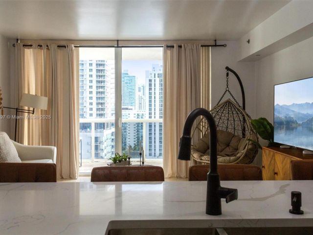 Apartment for rent  Unit #1712 - photo 6152093