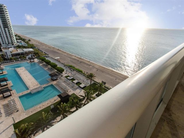 Apartment for rent  Unit #1712 - photo 6152095