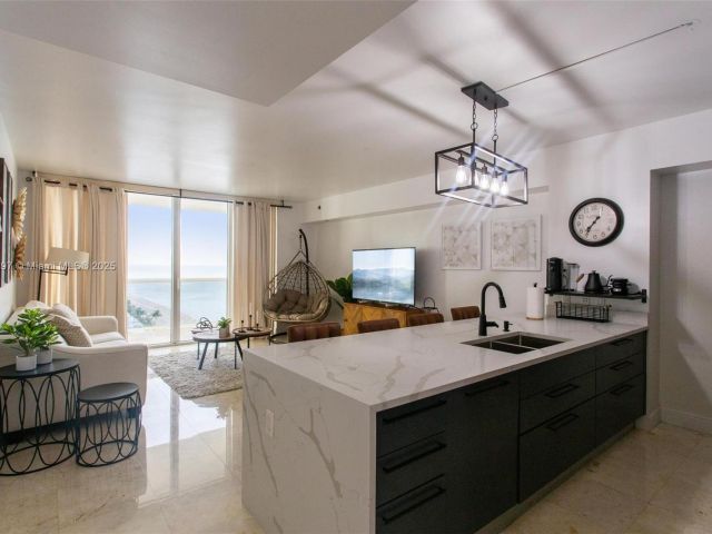 Apartment for rent  Unit #1712 - photo 6152096