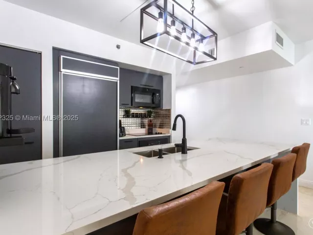 1-bedroom condo for sale in Hallandale Beach - 1830 S Ocean Dr 1712 - MondialRealty