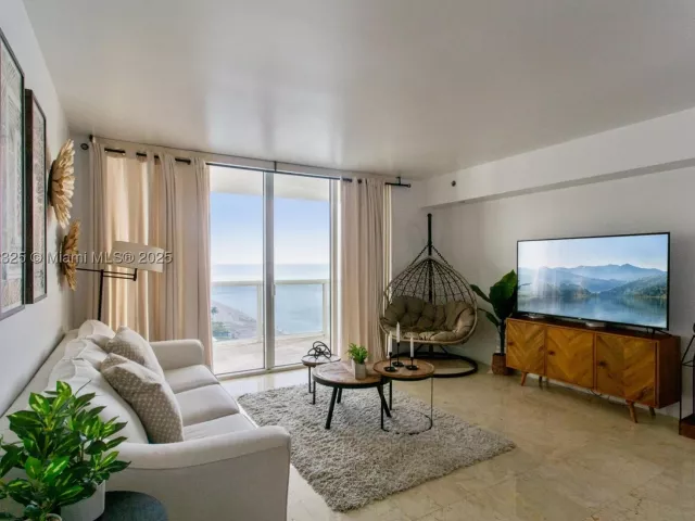 1-bedroom condo for sale in Hallandale Beach - 1830 S Ocean Dr 1712 - MondialRealty