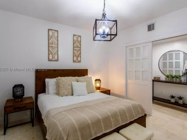 1-bedroom condo for sale in Hallandale Beach - 1830 S Ocean Dr 1712 - MondialRealty
