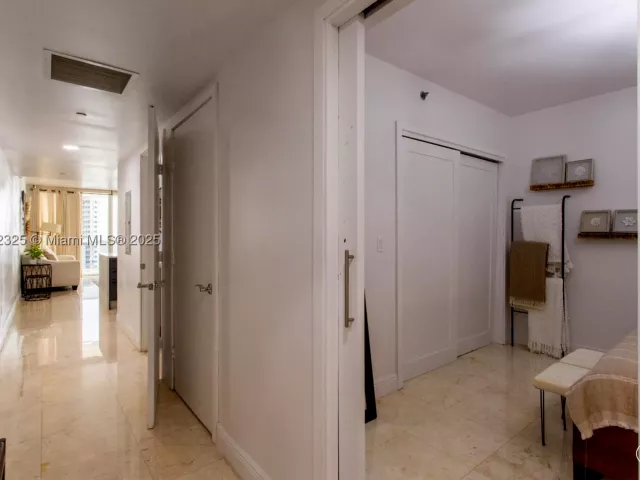 1-bedroom condo for sale in Hallandale Beach - 1830 S Ocean Dr 1712 - MondialRealty