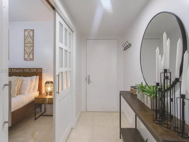 1-bedroom condo for sale in Hallandale Beach - 1830 S Ocean Dr 1712 - MondialRealty