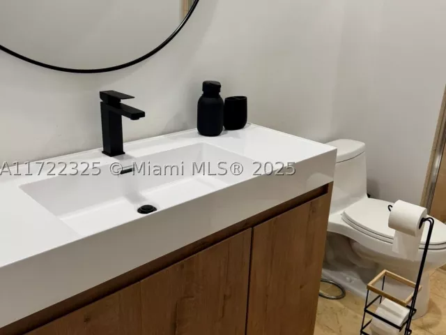 1-bedroom condo for sale in Hallandale Beach - 1830 S Ocean Dr 1712 - MondialRealty