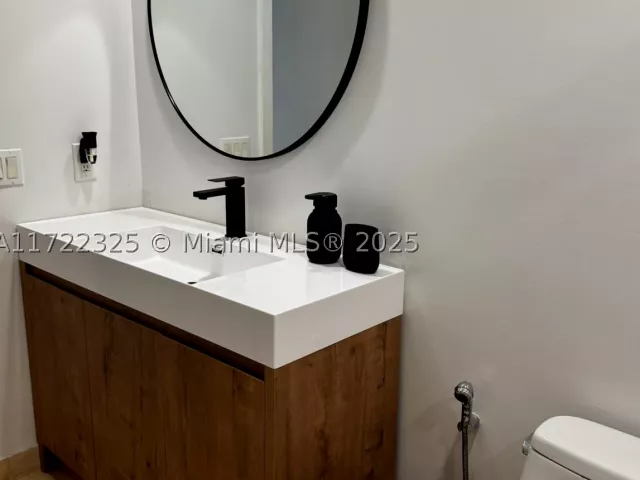 1-bedroom condo for sale in Hallandale Beach - 1830 S Ocean Dr 1712 - MondialRealty