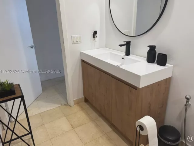 1-bedroom condo for sale in Hallandale Beach - 1830 S Ocean Dr 1712 - MondialRealty