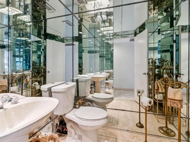 3-bedroom condo for sale in Bal Harbour - 10175 Collins Ave 1202 - MondialRealty