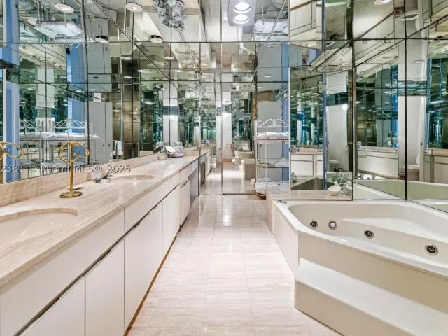 3-bedroom condo for sale in Bal Harbour - 10175 Collins Ave 1202 - MondialRealty