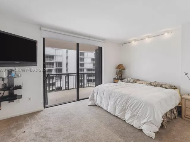 3-bedroom condo for sale in Bal Harbour - 10175 Collins Ave 1202 - MondialRealty