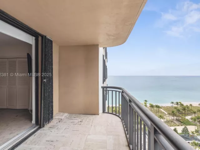 3-bedroom condo for sale in Bal Harbour - 10175 Collins Ave 1202 - MondialRealty