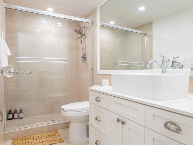 Apartment for rent  Unit #812 - photo 6140504