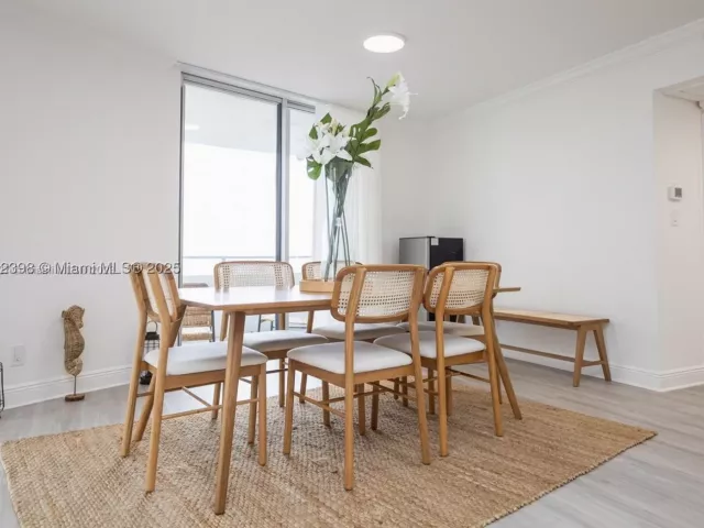 2-bedroom condo for rent in Miami Beach - 5161 Collins Ave 812 - MondialRealty