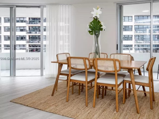 2-bedroom condo for rent in Miami Beach - 5161 Collins Ave 812 - MondialRealty