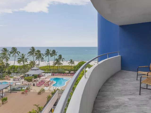 2-bedroom condo for rent in Miami Beach - 5161 Collins Ave 812 - MondialRealty