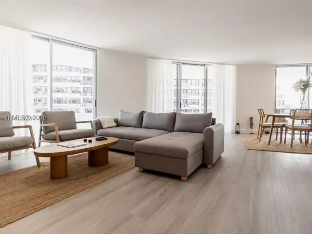 2-bedroom condo for rent in Miami Beach - 5161 Collins Ave 812 - MondialRealty