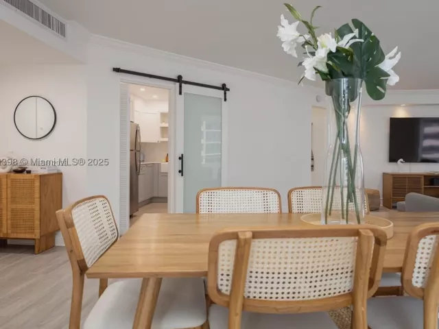 2-bedroom condo for rent in Miami Beach - 5161 Collins Ave 812 - MondialRealty