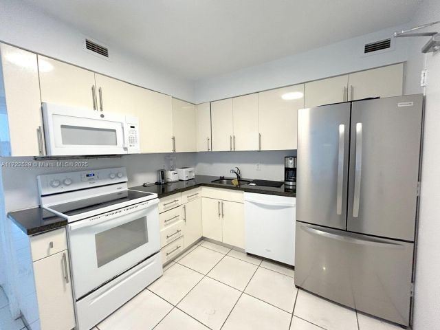 Apartment for sale  Unit #926 - photo 5692536