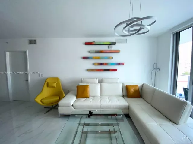 Apartment for rent  Unit #4-703 - photo 5702359