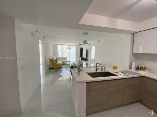 Apartment for rent  Unit #4-703 - photo 5702362