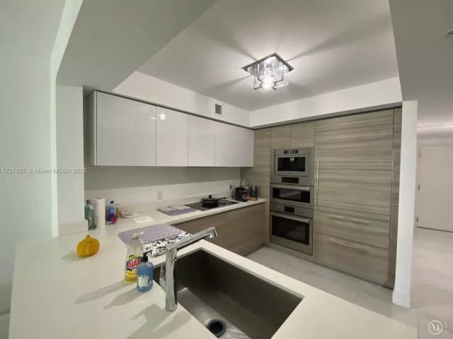 Apartment for rent  Unit #4-703 - photo 5702363