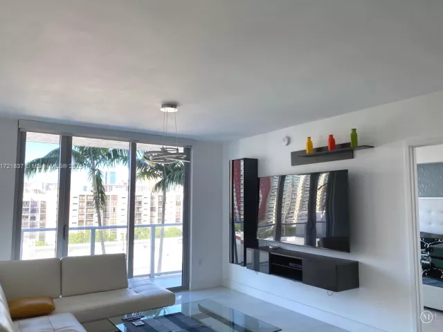 Apartment for rent  Unit #4-703 - photo 5702364