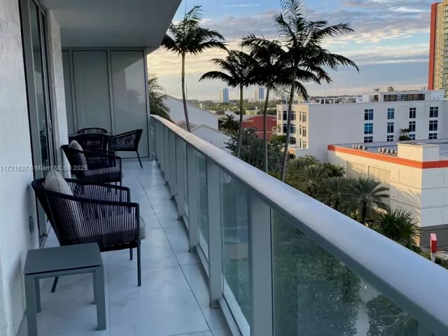 Apartment for rent  Unit #4-703 - photo 5702350