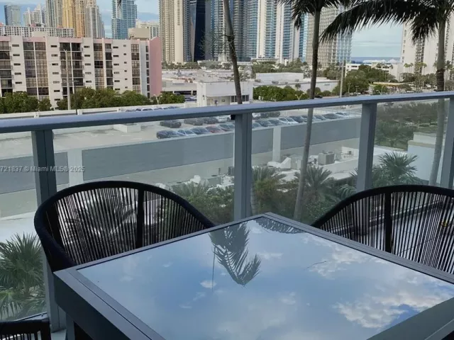 Apartment for rent  Unit #4-703 - photo 5702351