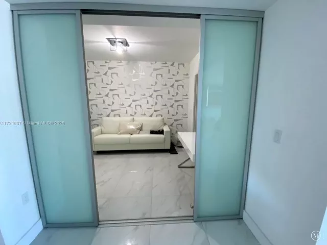 Apartment for rent  Unit #4-703 - photo 5702353