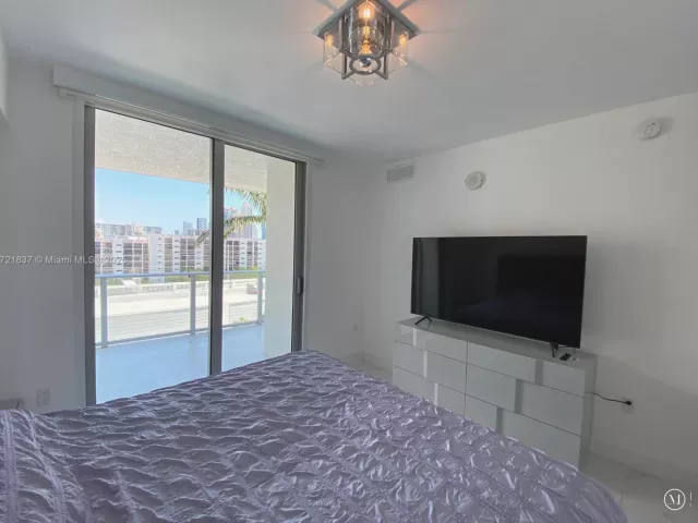 Apartment for rent  Unit #4-703 - photo 5702354