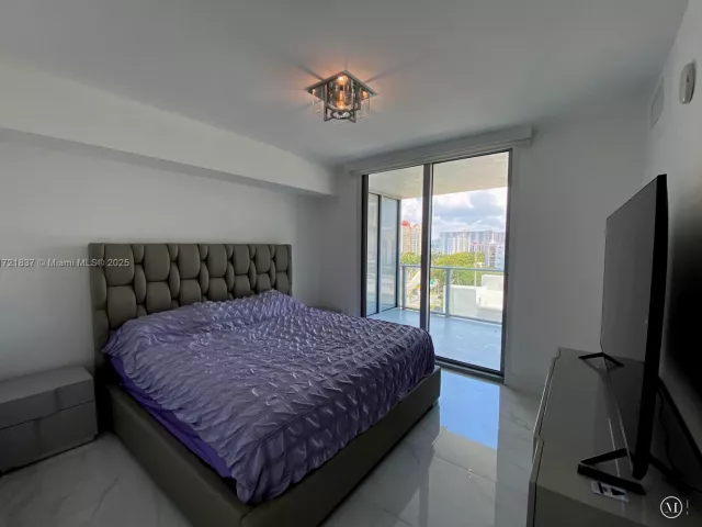 Apartment for rent  Unit #4-703 - photo 5702355