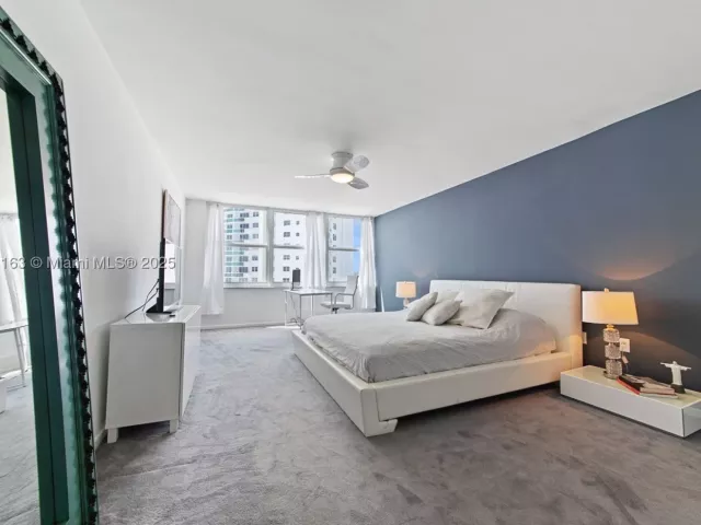 2-bedroom condo for rent in Hollywood - 2751 S Ocean Dr 505N - MondialRealty