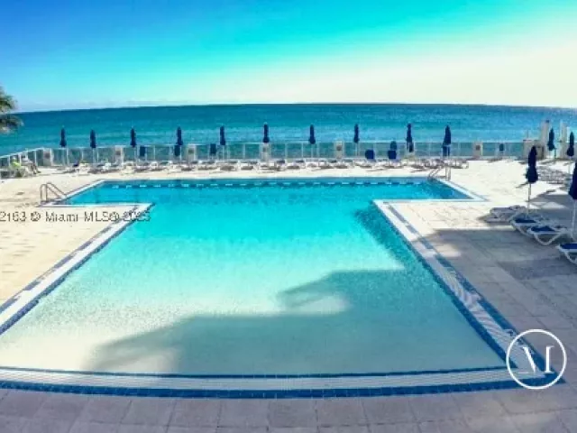 2-bedroom condo for rent in Hollywood - 2751 S Ocean Dr 505N - MondialRealty