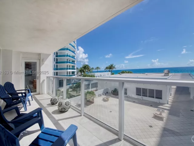 2-bedroom condo for rent in Hollywood - 2751 S Ocean Dr 505N - MondialRealty