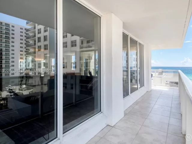 2-bedroom condo for rent in Hollywood - 2751 S Ocean Dr 505N - MondialRealty