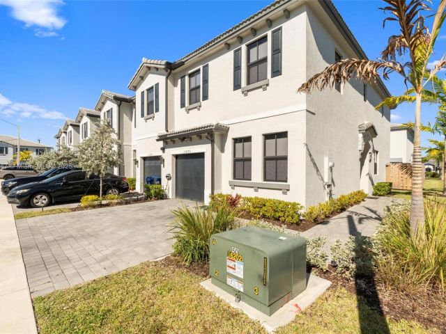 Home for sale at 13073 SW 286th Way 13073 - photo 5599720