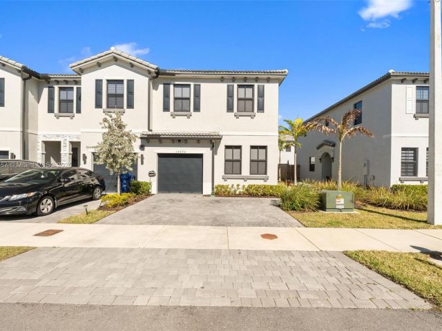 Home for sale at 13073 SW 286th Way 13073 - photo 5599722