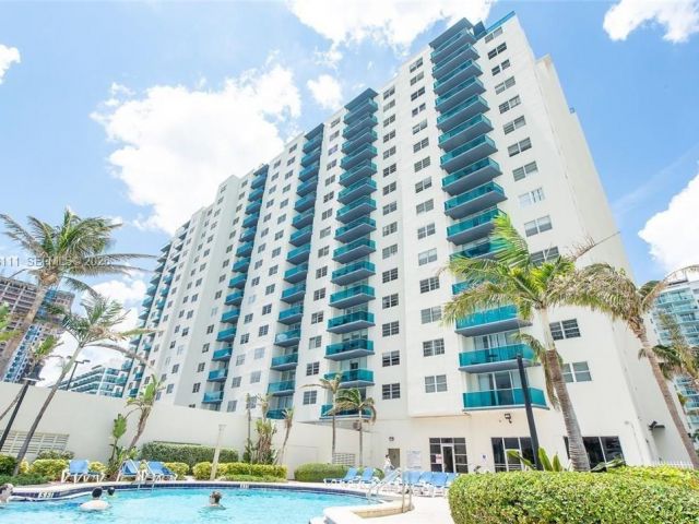 1-bedroom condo for rent in Hollywood - 4001 S Ocean Dr 10D - MondialRealty