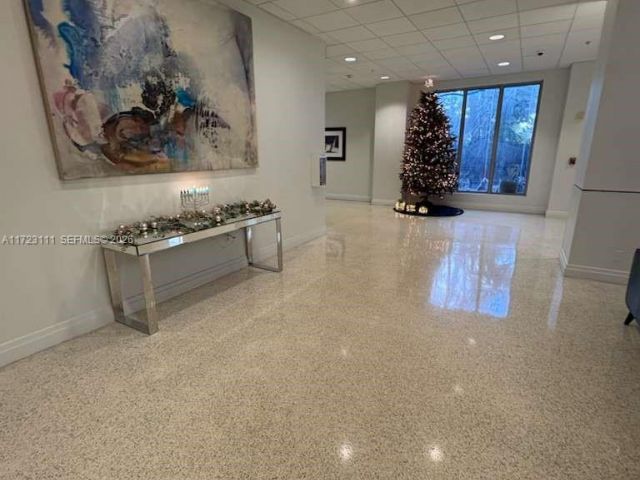 1-bedroom condo for rent in Hollywood - 4001 S Ocean Dr 10D - MondialRealty