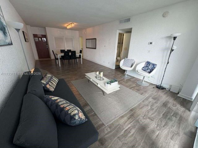 1-bedroom condo for rent in Hollywood - 4001 S Ocean Dr 10D - MondialRealty
