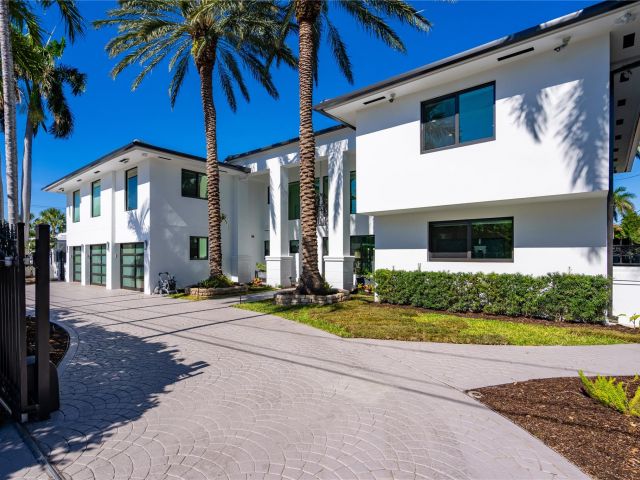 Home for sale at 2817 NE 26th Ct - photo 6251252