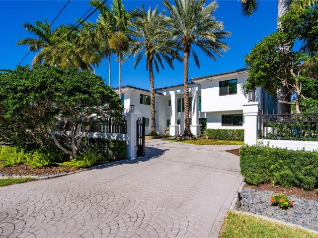 Home for sale at 2817 NE 26th Ct - photo 6251254