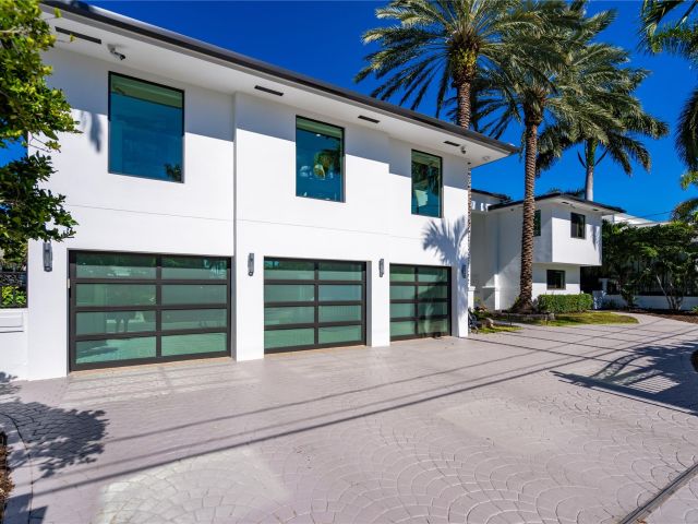 Home for sale at 2817 NE 26th Ct - photo 6251255