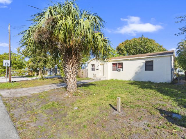 Home for sale at 337 SW 1st Avenue - photo 6254444