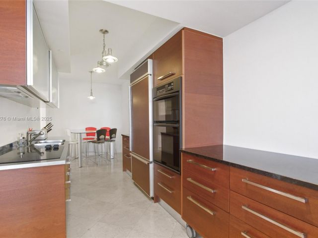 Apartment for sale  Unit #1608 - photo 5671882