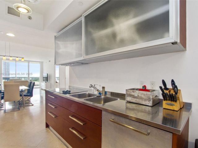 Apartment for sale  Unit #1608 - photo 5671883