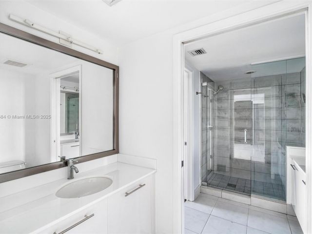 Apartment for sale  Unit #4109 - photo 5638018