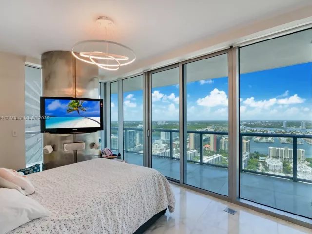 Apartment for rent  Unit #4101 - photo 5670538